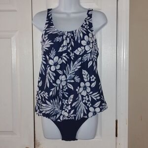 Yonique navy and  white tropical  Two Piece Blouson Tankini Swimsuit Sz M NWT